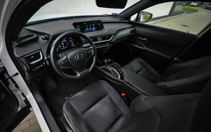 Lexus UX cena 144900 przebieg: 16566, rok produkcji 2020 z Kobylin małe 29